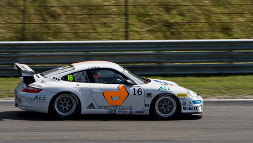 Tim Buijs op weg naar punten in zijn Porsche GT3 op zandvoort. Tim Buijs op weg naar punten in zijn Porsche GT3 op zandvoort.